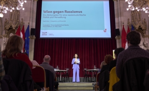 Vizebürgermeisterin und Integrationsstadträtin Bettina Emmerling bei ihrer Eröffnungsrede - Fachtagung Wien gegen Rassismus, Rathaus Festsaal, 23.03.2026
