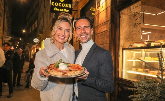 Cocore Wien 1. Bezirk Eröffnung - Corinna Kamper und Danilo Campisi | © Lepsi Corinna Kamper und Danilo Campisi bei der Eröffnung von Cocore in der Wiener Innenstadt.