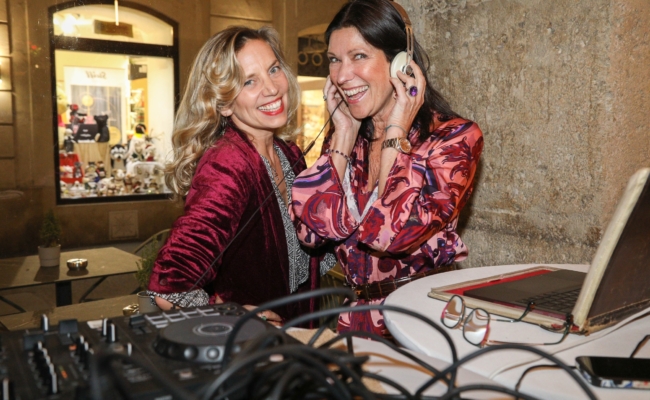 Cocore Wien 1. Bezirk Eröffnung - DJ Colette und Marion Nachtwey | © Lepsi DJ Colette und Marion Nachtwey bei der Cocore-Eröffnung in der Wiener Innenstadt.