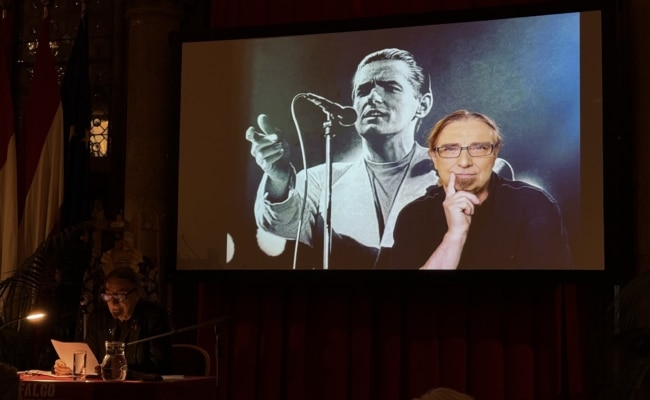 Autor und Regisseur Rudi Dolezal präsentierte in der Volkshalle sein neues Buch „Falco – Die ganze Wahrheit“.