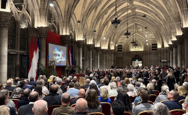 Bürgermeister Michael Ludwig war Gast bei der Falco-Buchpräsentation in der Volkshalle des Wiener Rathauses