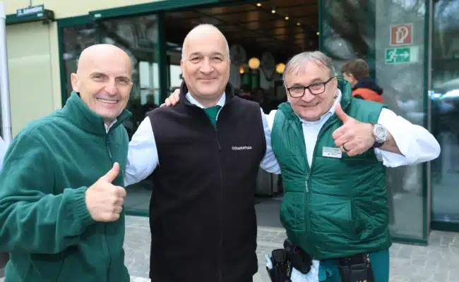 Schweizerhaus Eröffnung 2026 | © Peter Tomschi Schweizerhaus-Kellner freuen sich auf den Saisonstart