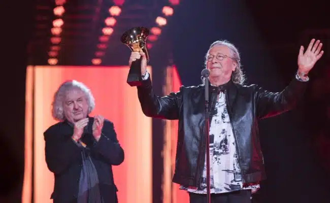 Aus der Marx Halle Wien: - Amadeus Austrian Music Awards 2026 - Der Amadeus Austrian Music Award wird an Musiktalente aller Genres vergeben. In den Kategorien werden jeweils fünf Künstler:innen und Bands nominiert. Die aktuell erfolgreichen Künstler:innen und Newcomer:innen der österreichischen Musik-Szene wurden am Freitag, dem 6. März 2026, in der Marx Halle in Wien mit einer glamourösen Preis-Verleihung