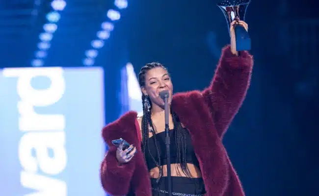 Der FM4 Awardging an NENDA in der Marx Halle Wien beim Amadeus Austrian Music Awards 2026