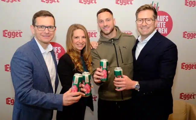 Klaus Schörghofer, Marion Karl, Marko Arnautovic und Ralph Hofmann bei Präsentation der Bier Dose