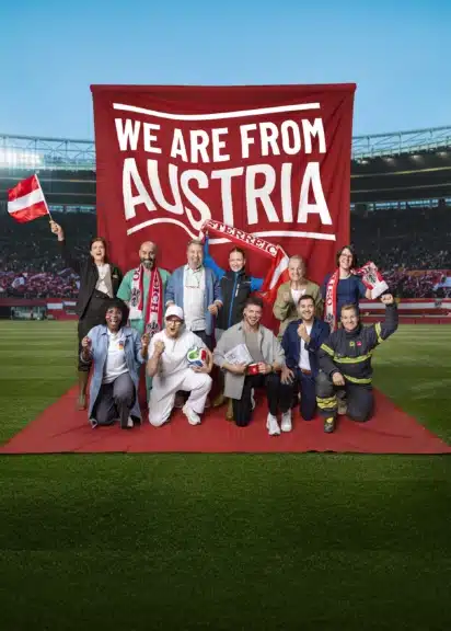 Composing-Sujet der WM-Kampagne „We Are From Austria“ mit symbolischem Team Österreich im Stadion