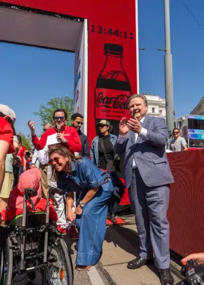 Bürgermeister Michael Ludwig und Landtagsabgeordnete Yvonne Rychly beim Coca-Cola Inclusion Run 2026 in Wien.