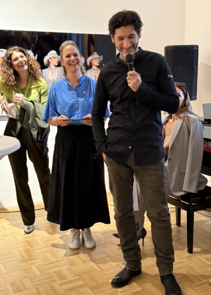 Spitzenkoch Paul Ivić spricht beim UNICEF NextGen Charity-Abend in der Galerie Hartinger Wien