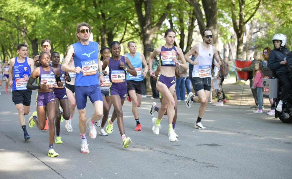 Spitzenläuferinnen und Pacemaker im Frauenfeld beim Vienna City Marathon 2026