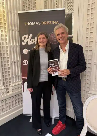 Andrea Heumann und Thomas Brezina bei der Präsentation des Buchs Hotel Sacher Zimmer 313 im Salon Metternich