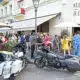 Gäste feiern bei der „Daytime Society“ vor dem „Kleinod am Ring“ in Wien.