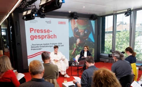 Astrid Steharnig-Staudinger und Susanne Kraus-Winkler präsentieren die Sommerpotenzialstudie 2026 für Österreichs Tourismus
