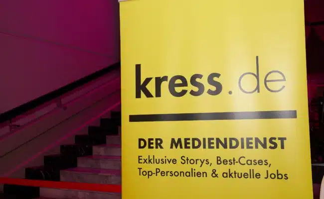 Banner des Medienfachdienstes kress.de im ORF-Zentrum.