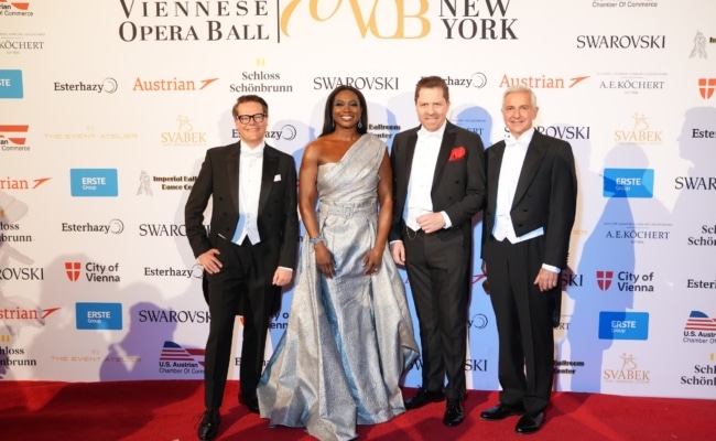 Jürgen Czernohorszky, Angel Joy Blue, Daniel Serafin und Thomas Schlesinger beim Viennese Opera Ball New York