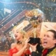 Anna-Carina Woitschack und Evgeny Vinokurov mit dem „Let’s Dance“-Pokal nach dem Finale 2026.