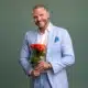 Paul Janke Bachelor RTL mit Rose im Studio beim Comeback des Datingformats