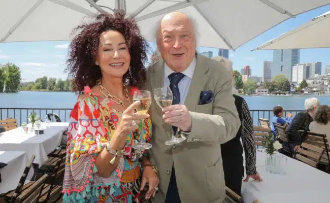Christina Lugner und Friedrich Schiller beim Saisonauftakt Christina Lugner und Friedrich Schiller beim Jubiläum im Strandcafé Alte Donau Wien