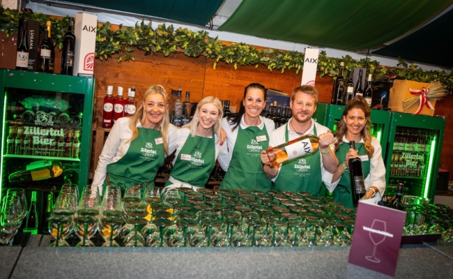 Gauder Fest Zillertal Bier Festzelt | © ÅLLAWEIL Die Mitarbeiterinnen und Mitarbeiter des Zillertal Bier Festzelts