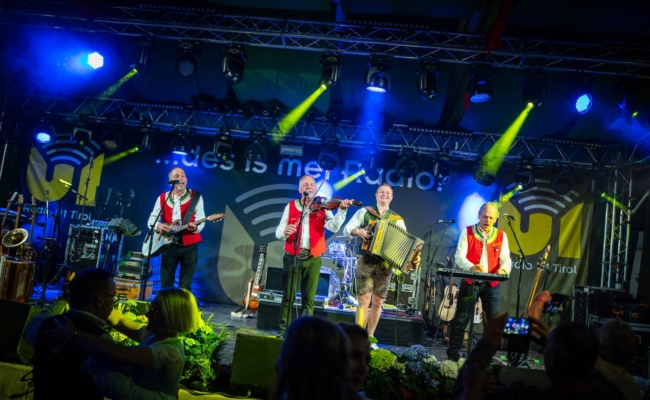 Die Zellberg Buam beim Gauder Fest Auftakt 2026 Die Zellberg Buam hatten Heimspiel im Zillertal Bier Festzelt.