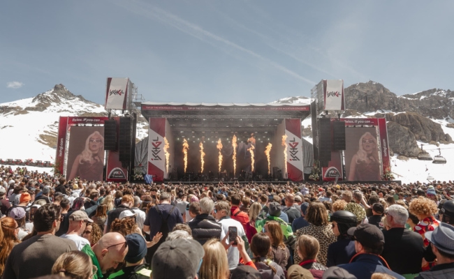 Strahlender Sonnenschein beim Saisonfinale in Ischgl mit Christina Aguilera Strahlender Sonnenschein und 19.000 begeisterte Fans feiern das Saisonfinale in Ischgl mit Christina Aguilera .