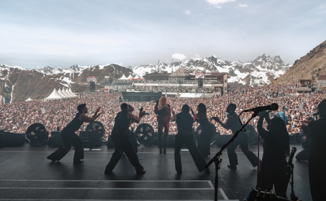 Christina Aguilera sorgt auf der Idalp für ein spektakuläres Saisonfinale. Christina Aguilera sorgt auf der Idalp für ein spektakuläres Saisonfinale.