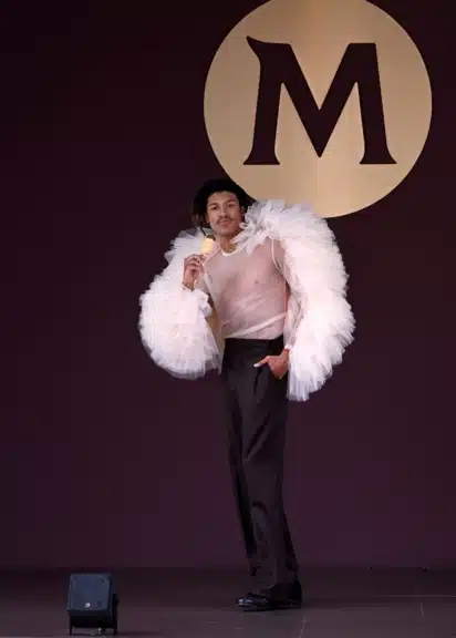Henry Samuel bei der Magnum Fashion Show in Cannes im Look von Danny Reinke