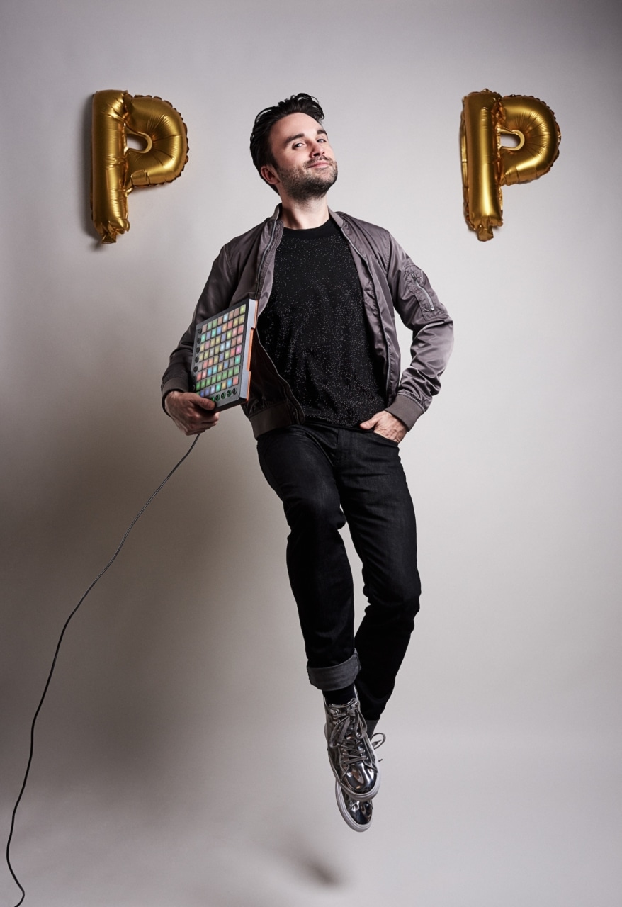 Markus Henrik alias Dr. Pop präsentiert seine Musik-Comedy-Show „Hitverdächtig!“,
