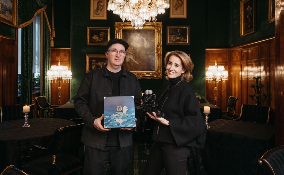 KAWS und Alexandra Winkler präsentieren die limitierte Sacher Artists’ Collection im Hotel Sacher Wien