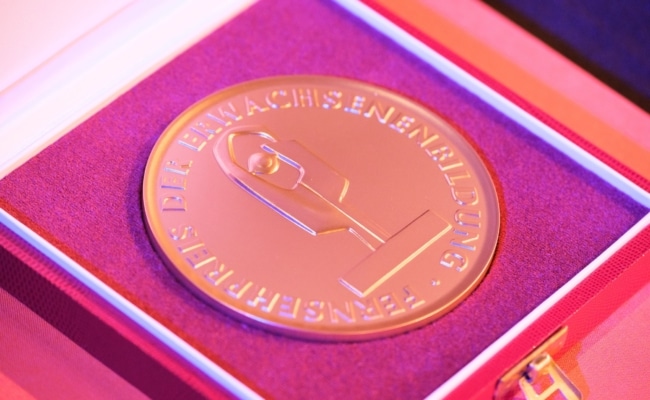 Fernsehpreismedaille des Axel Corti-Preises der Erwachsenenbildung