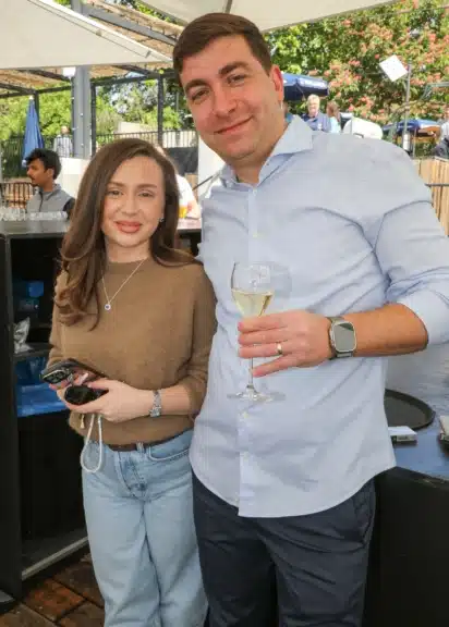 Stefani Micic und Ando Yeritsyan bei der 105-Jahre-Feier im Strandcafé Alte Donau Wien