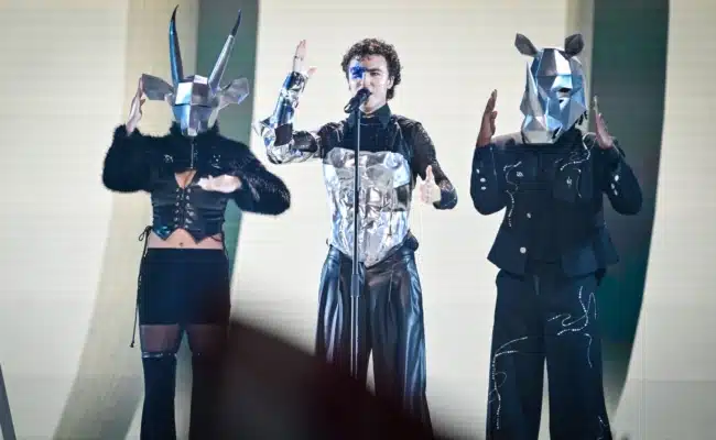 Cosmó beim Auftritt für Österreich vor dem ESC-Finale 2026 in Wien