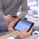 Digitale Bezahlung mit Tablet und Smartphone im Handel als Symbol für PayPal Buy now pay later Österreich
