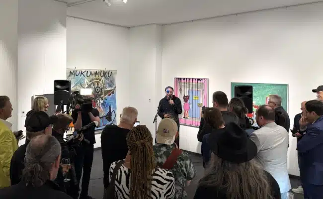 Gäste bei Ausstellung von Alf Poier in der Galerie Kaiblinger