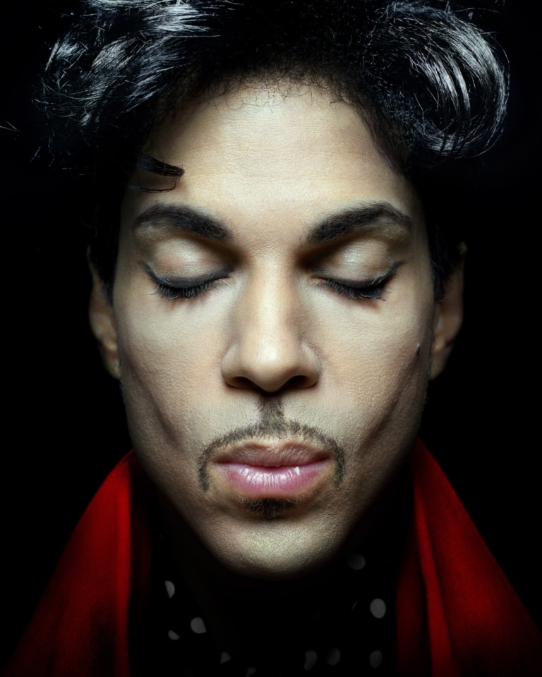 Musiker Prince in einem Porträt des Fotografen Platon