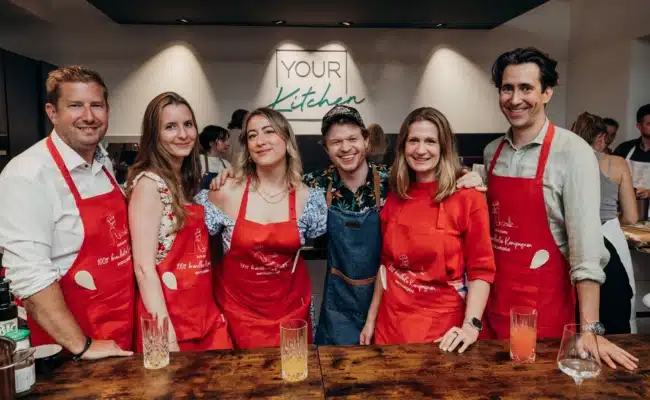 Thomas Schuster, Klaudia Andresin, Lisa-Sophie Hemersam, Julian Kutos, Karina Wundsam und Constantin Werner beim Branchentreffen von austria.com/plus im Wiener Your Kitchen