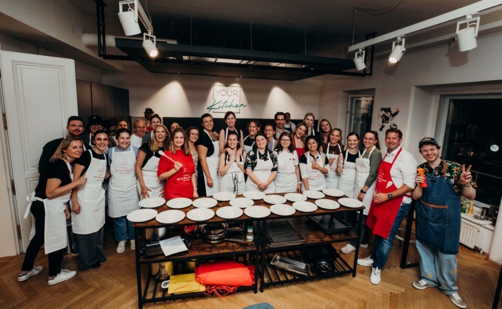 Gruppenfoto beim Austria.com/plus Branchentreffen im Wiener Your Kitchen