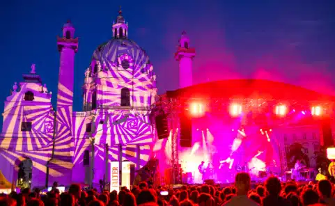Live-Konzert auf der Seebühne beim Popfest Wien am Karlsplatz in Wien.