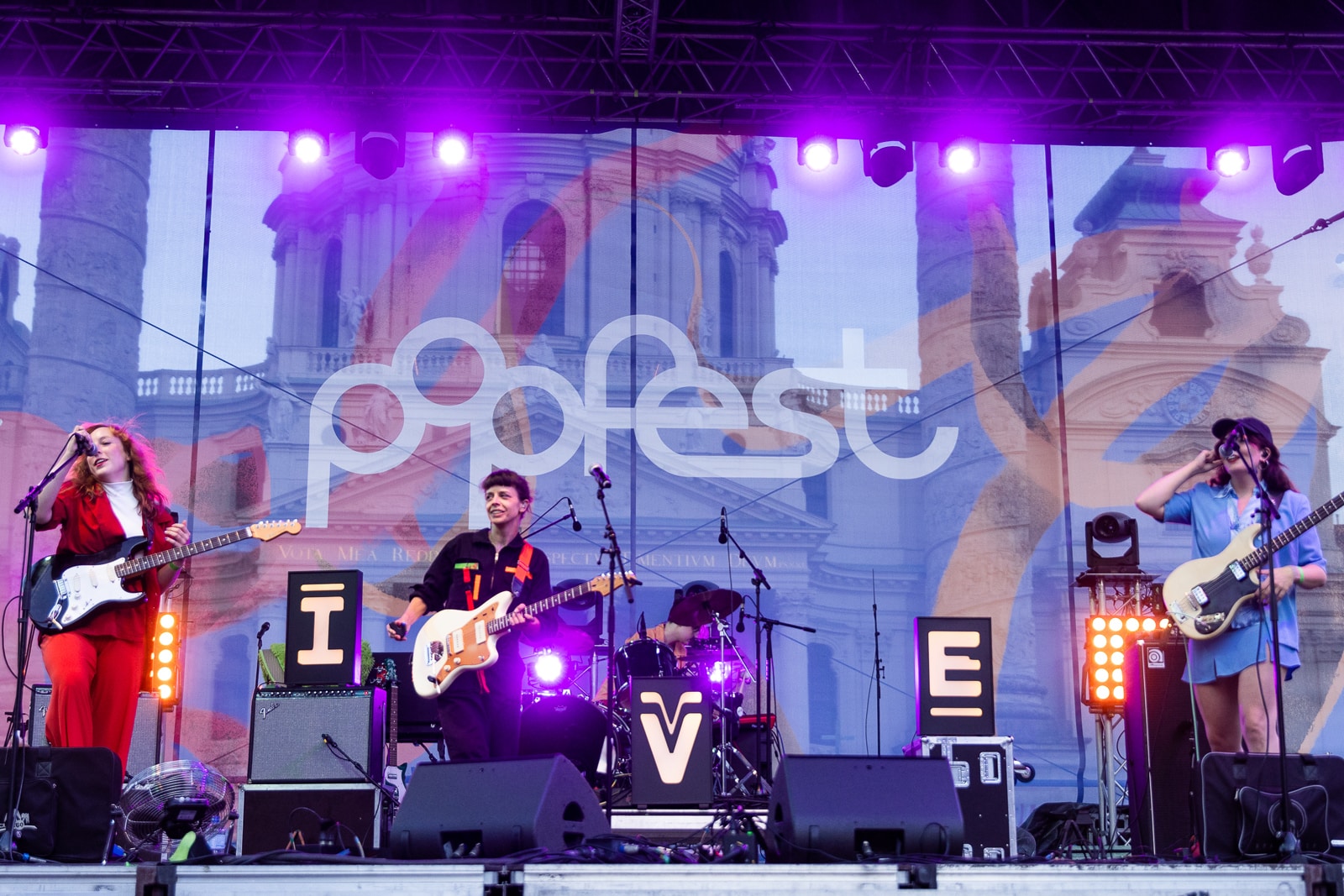 Live-Auftritt auf der Seebühne beim Popfest Wien am Karlsplatz in Wien.