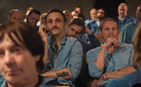 Franz Rogowski und Georg Friedrich in einer Szene aus dem Film Große Freiheit
