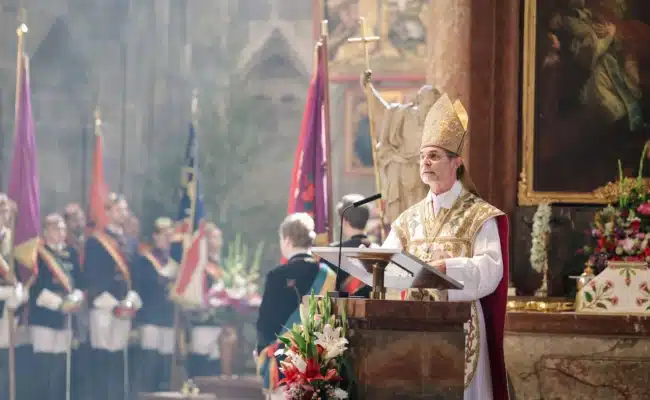Erzbischof Josef Grünwidl während der Fronleichnamsmesse im Stephansdom