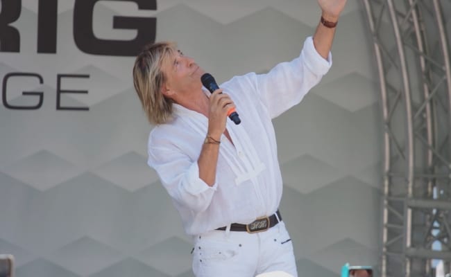 Hansi Hinterseer singt beim Sommer Opening auf der Medrig Alm in See im Paznaun.