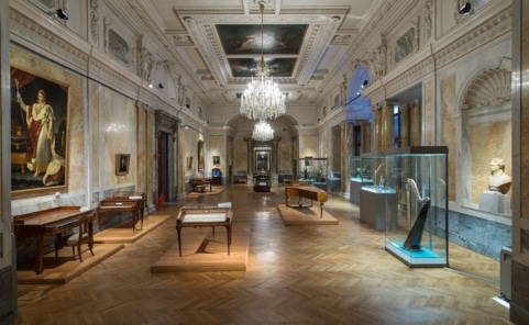 Ausstellungsraum der Sammlung alter Musikinstrumente in der Neuen Burg am Heldenplatz in Wien.