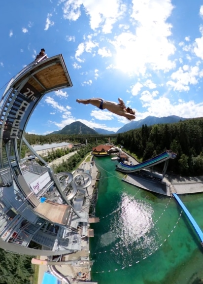 David Colturi beim Sprung von der 27 Meter hohen Plattform im Ötztal