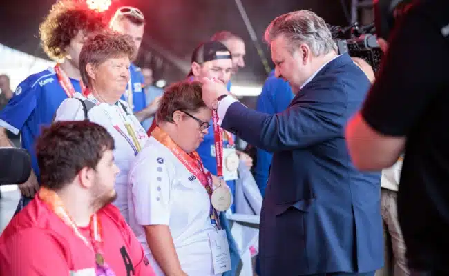 Bürgermeister Michael Ludwig ehrt Wiener Teilnehmer der Nationalen Special Olympics Sommerspiele beim Donauinselfest 2026.