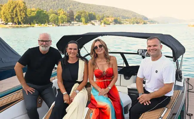 Gäste des MYCK-Sommerfests im Motorboot Georg Jeitler, Brigitte Glock, Bettina Weniger-Assinger und Stefan Glock in einem Motorboot am Kai
