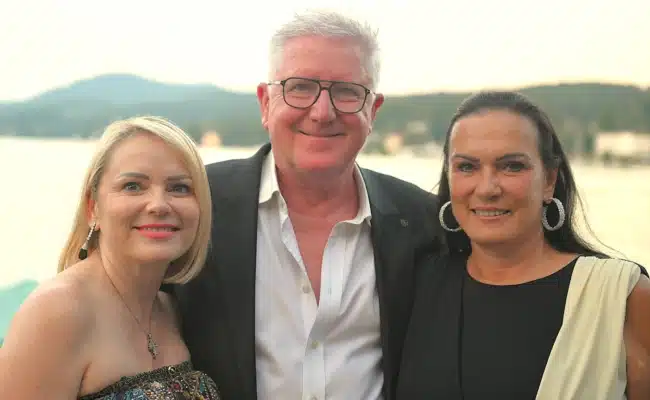 Manuela und Ernst Fischer mit Biggi Glock beim Sommerfest des MYCK Manuela und Ernst Fischer mit Brigitte „Biggi“ Glock beim Sommerfest des MYCK in Velden