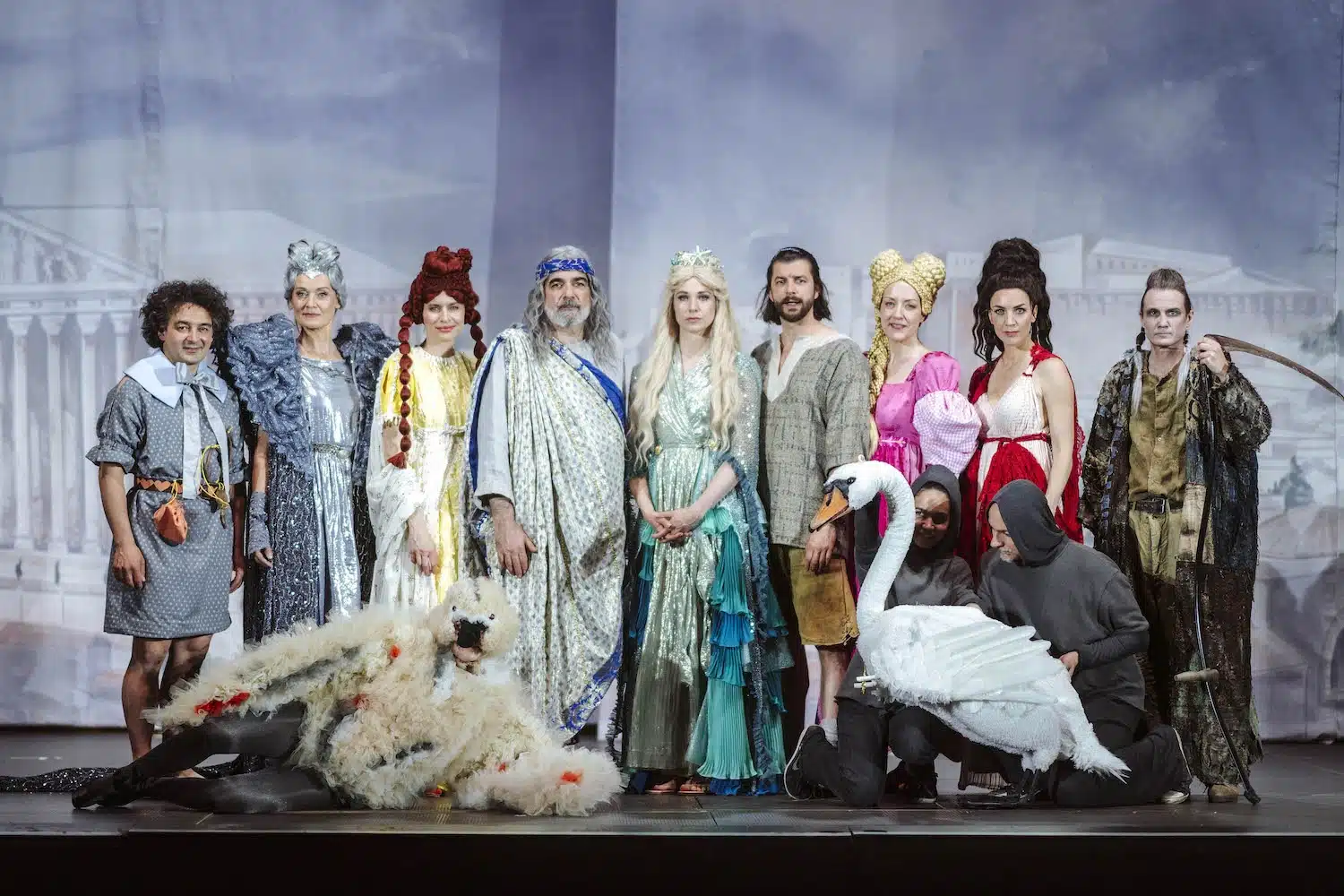 Ensemblefoto der Komödie „Venus & Jupiter“ von Michael Niavarani im Theater im Park.