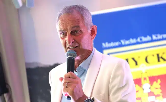 MYCK-Präsident Wolfgang Schmalzl bei seiner Begrüßungsrede zum Sommerfest in Velden