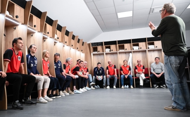 Teamchef Ralf Rangnick spricht beim Dreh des ORF-Promospots „Aufstehen für Österreich!“ in der ÖFB-Kabine zum ORF-WM-Team für die Fußball-Weltmeisterschaft 2026.