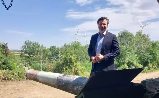 HGM-Direktor Georg Hoffmann bei der ehemaligen Bunkeranlage Ungerberg